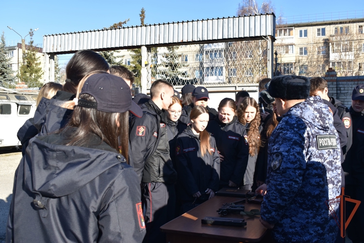 Праздничные мероприятия в честь 74-й годовщины подразделений вневедомственной охраны Росгвардии прошли в Чебоксарах
