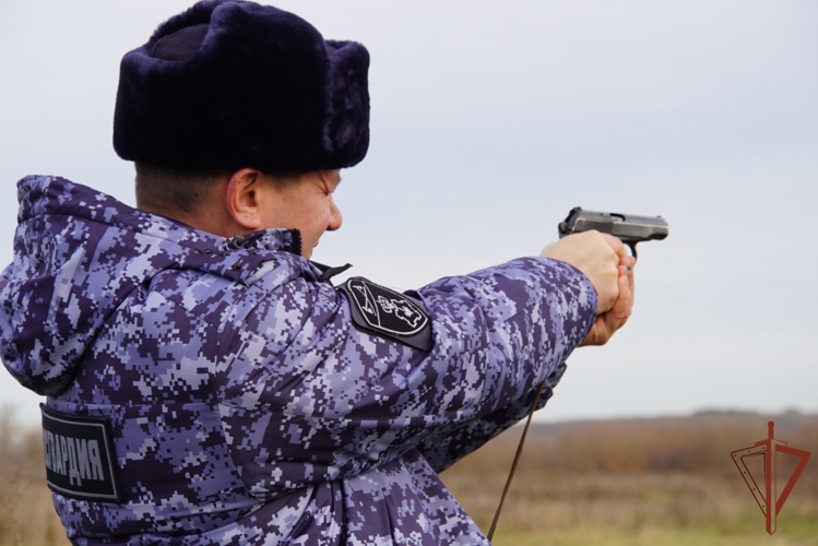 В Чувашии прошли соревнования по стрельбе, приуроченные ко Дню образования подразделений вневедомственной охраны