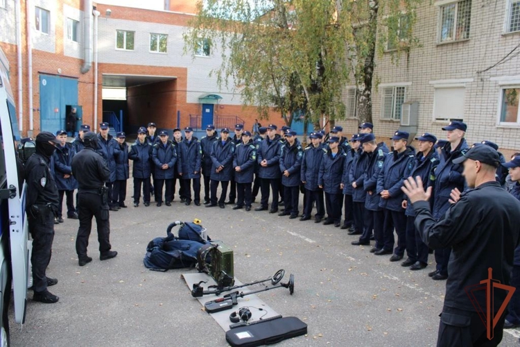 Кадеты из Чебоксар увидели, как живут и служат бойцы ОМОН «Сувар»