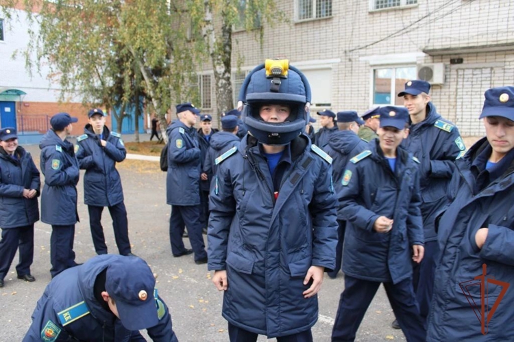 Кадеты из Чебоксар увидели, как живут и служат бойцы ОМОН «Сувар»